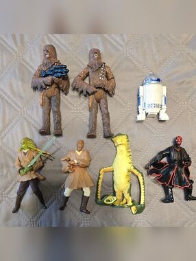 Vintage 2001 Hasbro Star Wars Action Figure Collection- 7 Action Figures